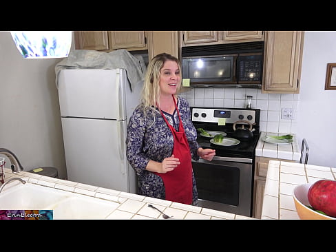 ❤️ Stepmom milking him in the kitchen before his date ❤️❌ Fuck video at us